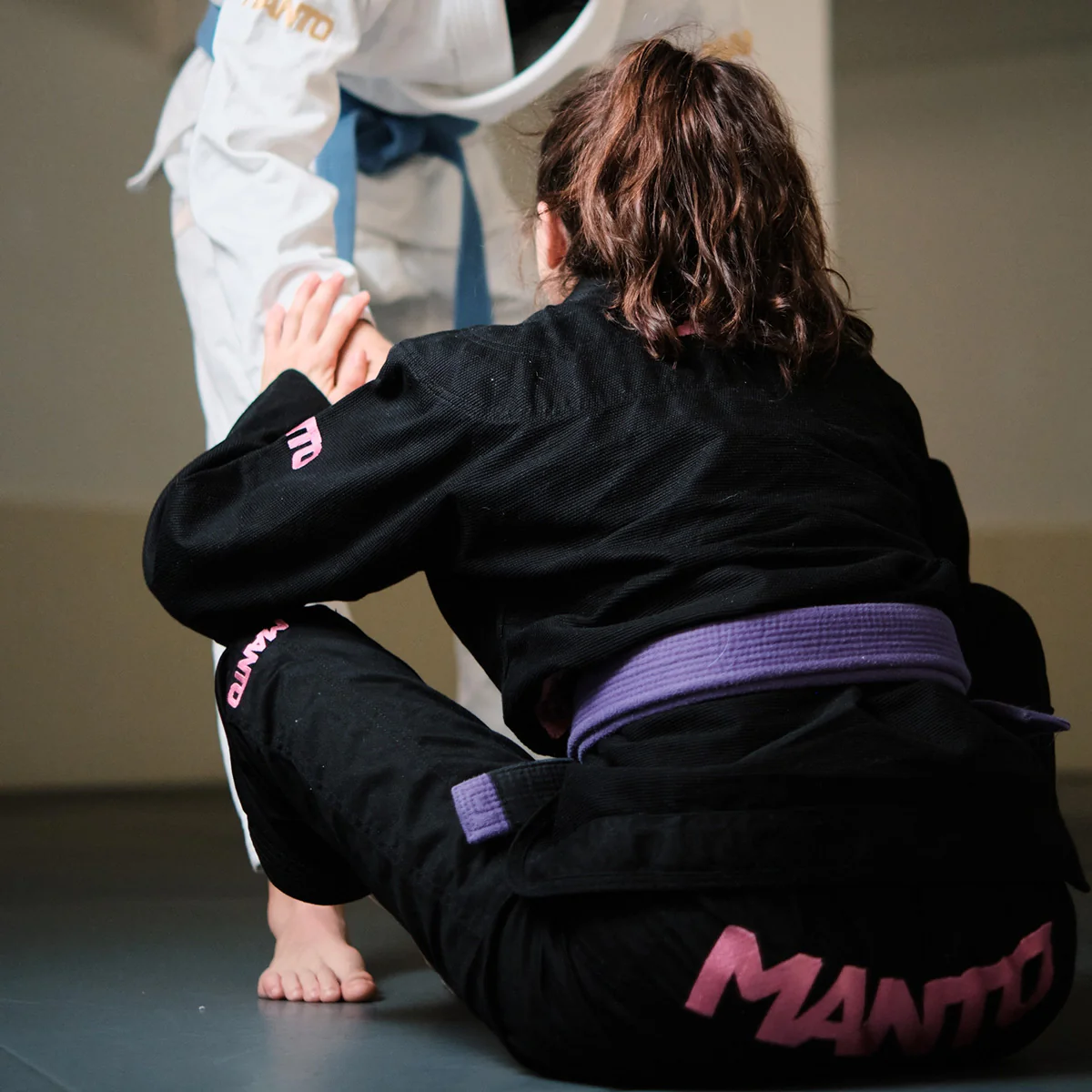 BJJ Gi Manto Rise 2.0 Negro-rosa  - Image 16