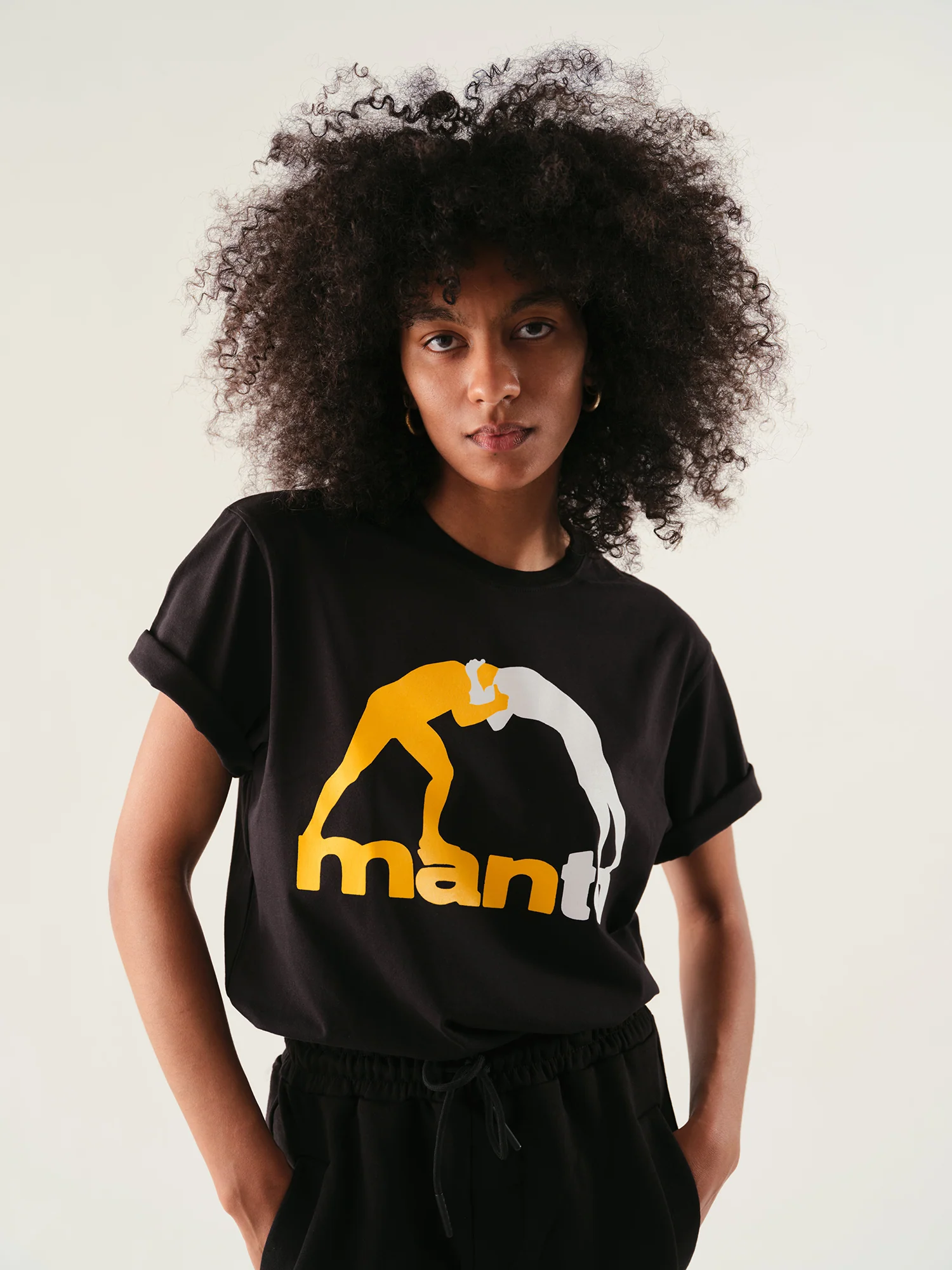 Camiseta Manto Logo Negro  - Image 7