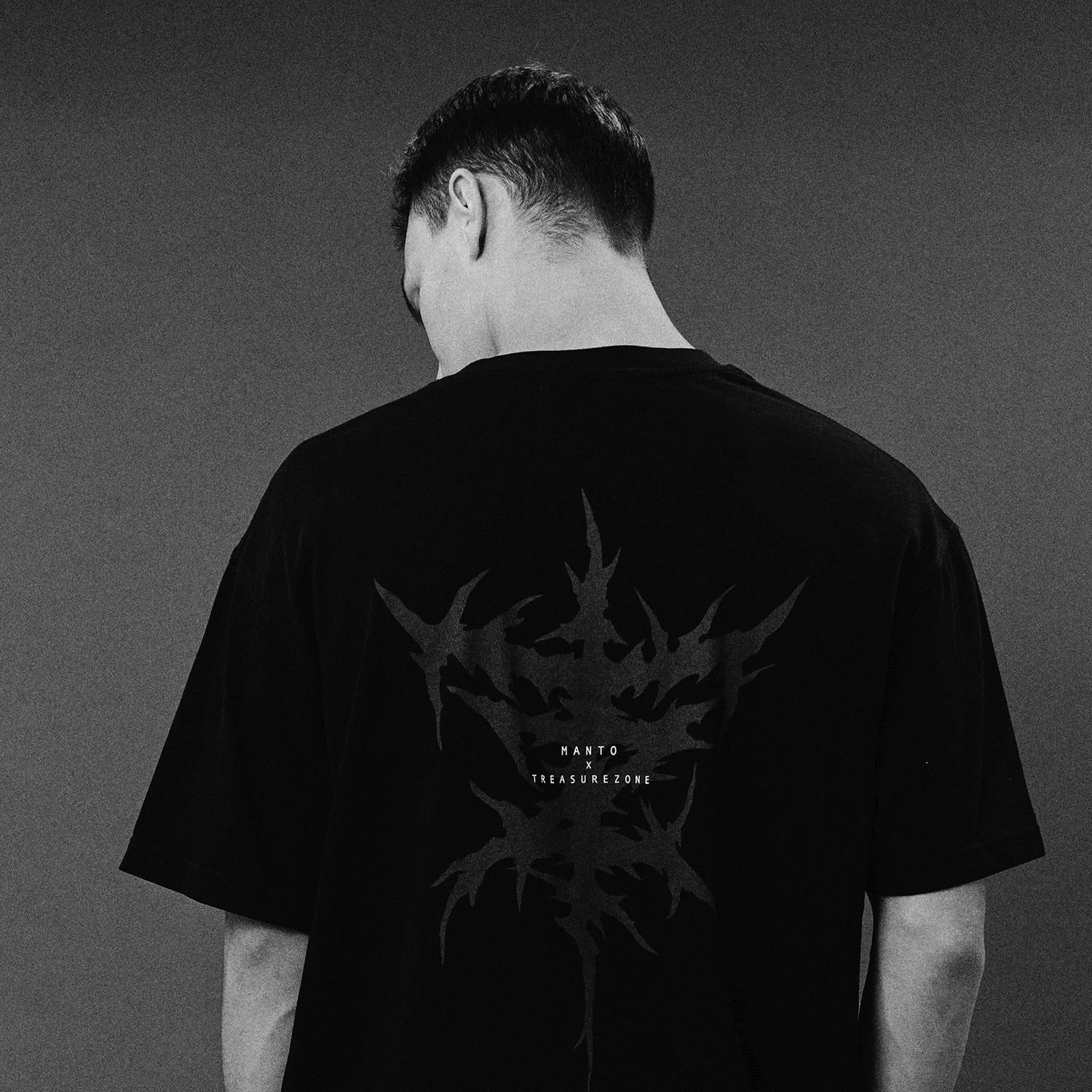 Camiseta oversize Manto Treasure Zone Negro  - Image 6