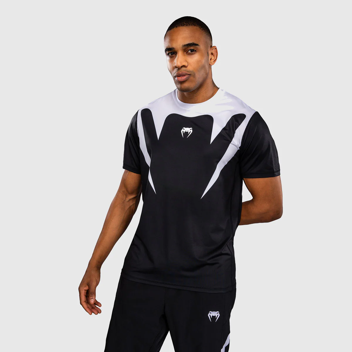 Camiseta Venum Attack 90 Dry Tech Negro-blanco  - Image 2
