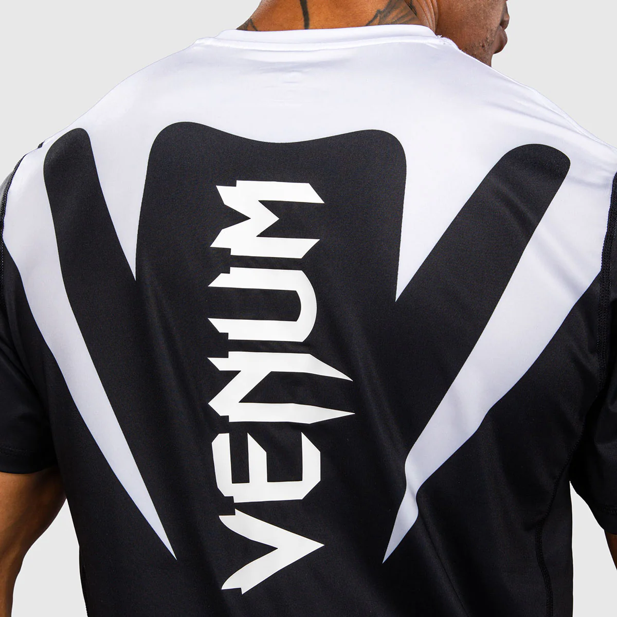 Camiseta Venum Attack 90 Dry Tech Negro-blanco  - Image 6