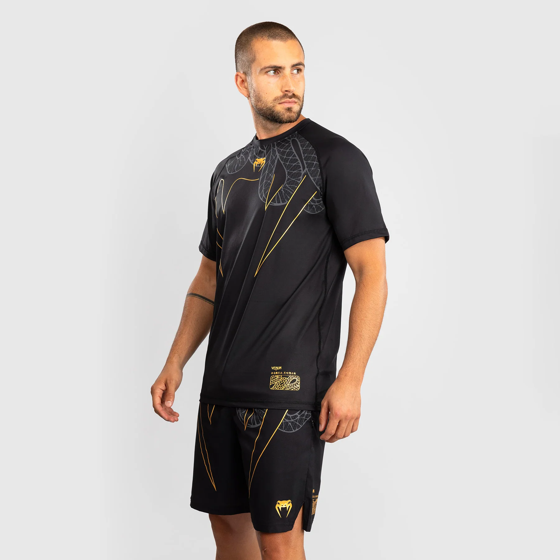 Camiseta Venum Serpenti Dry Tech Negro  - Image 2