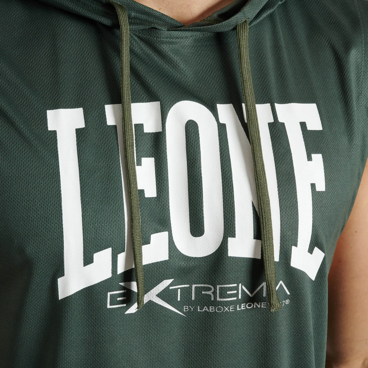 Chaleco con capucha Leone Logo ABX120 Verde - Image 3