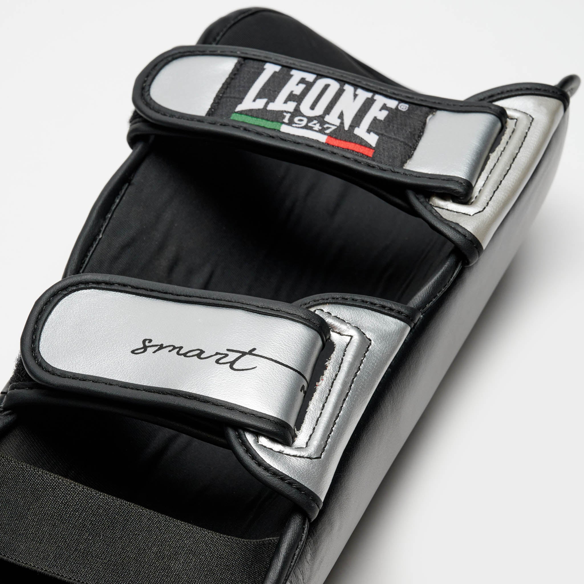 Espinilleras Leone Smart PT135 con pie de apoyo  - Image 7