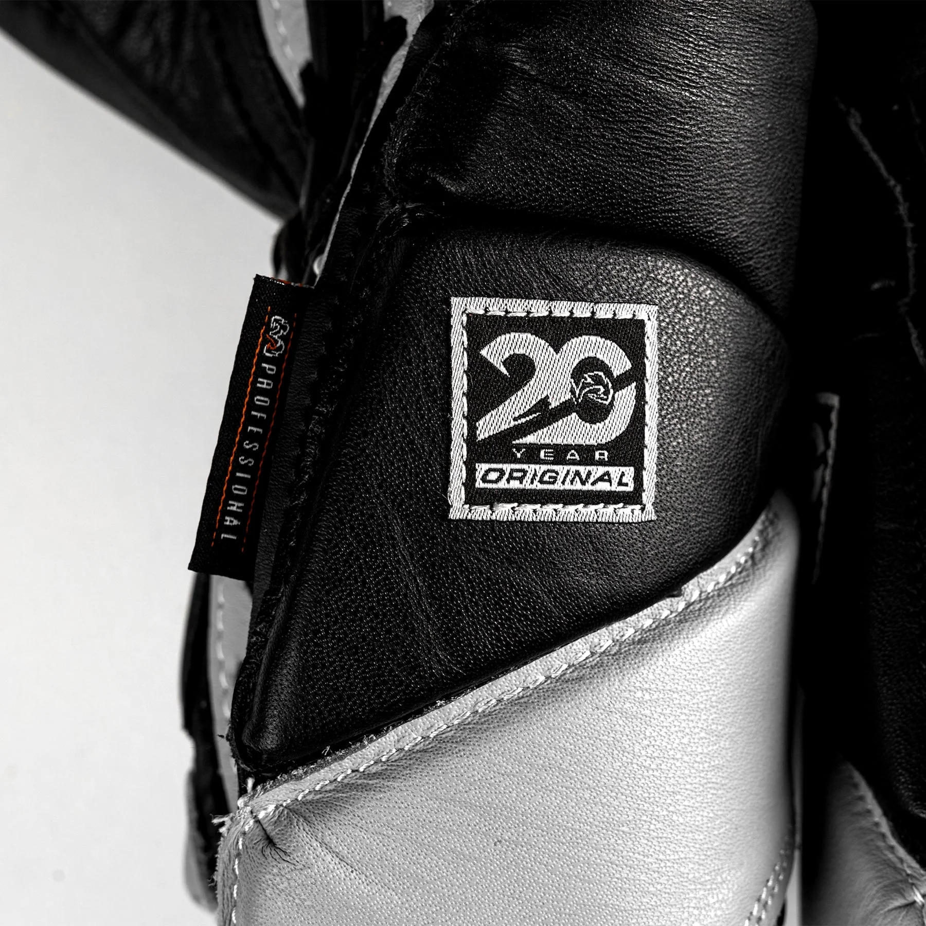 Guantes de boxeo Rival RS1 Pro Sparring 20th Anniversary Negro  - Image 9