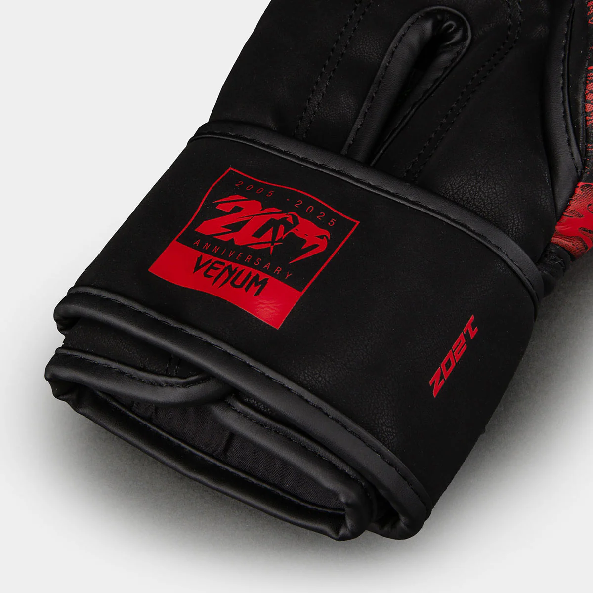 Guantes de boxeo Venum 20th Anniversary Negro-rojo  - Image 5
