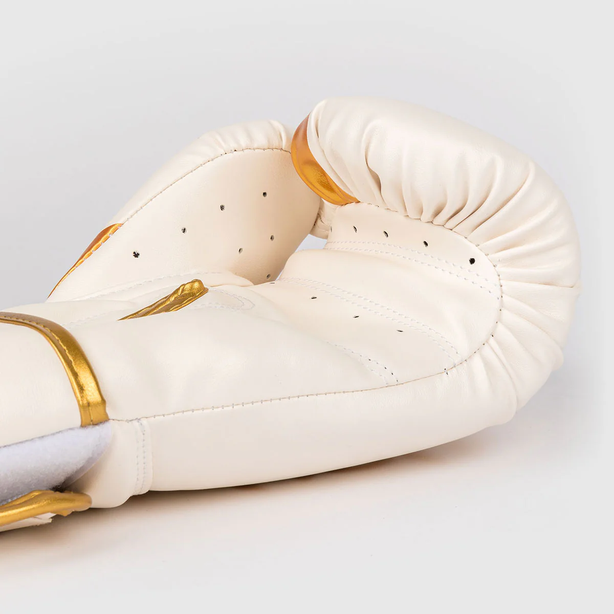 Guantes de boxeo Venum Challenger 2.5 Blanco-oro  - Image 4