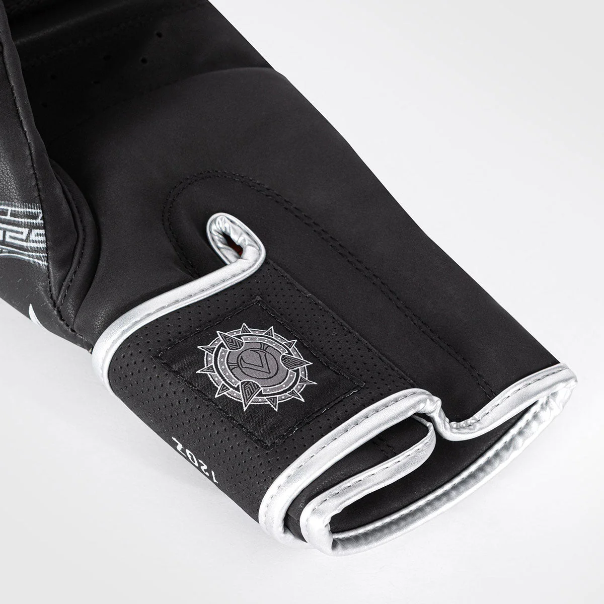 Guantes de boxeo Venum Gladiator 5.0 Negro Plata  - Image 4