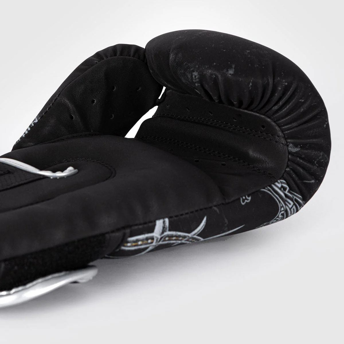 Guantes de boxeo Venum Gladiator 5.0 Negro Plata  - Image 6