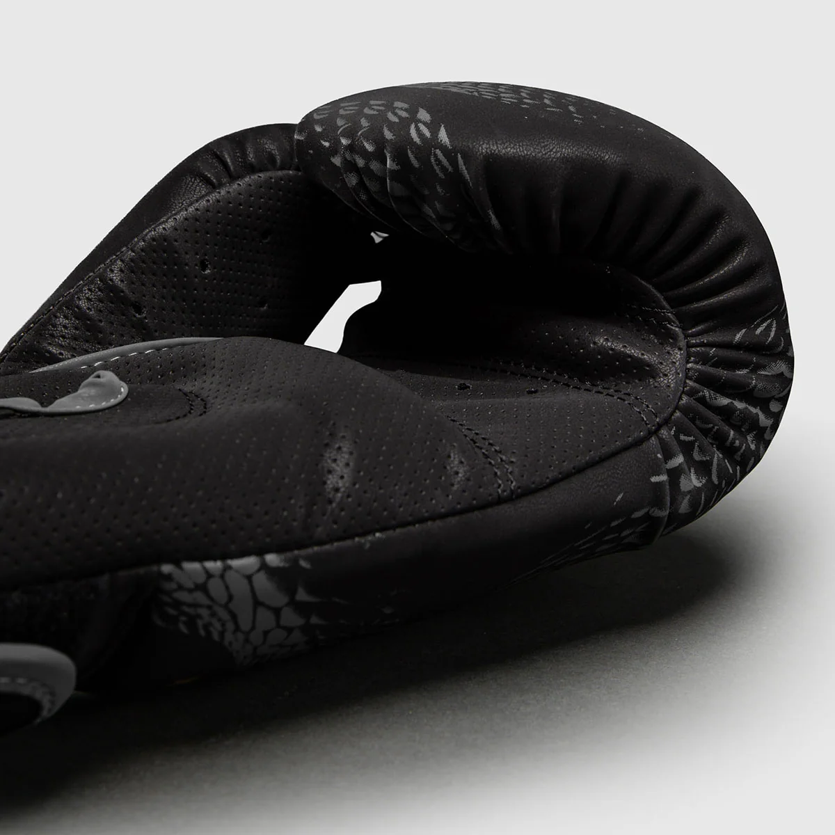 Guantes de boxeo Venum Matupa Negro-gris - Image 3