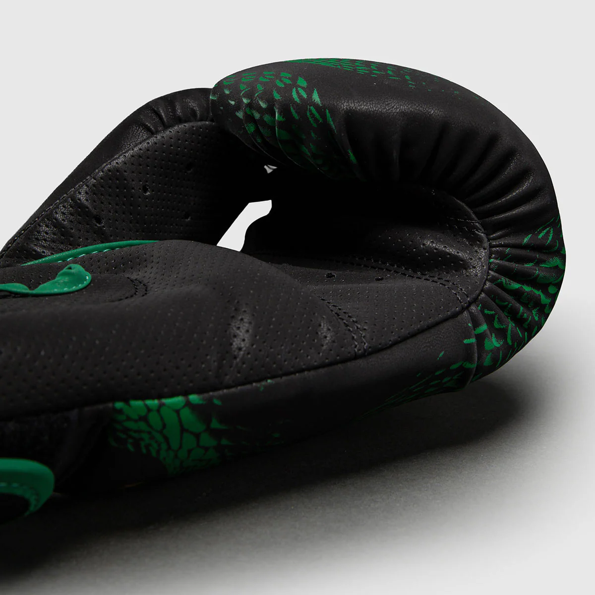 Guantes de boxeo Venum Matupa Negro-verde  - Image 3