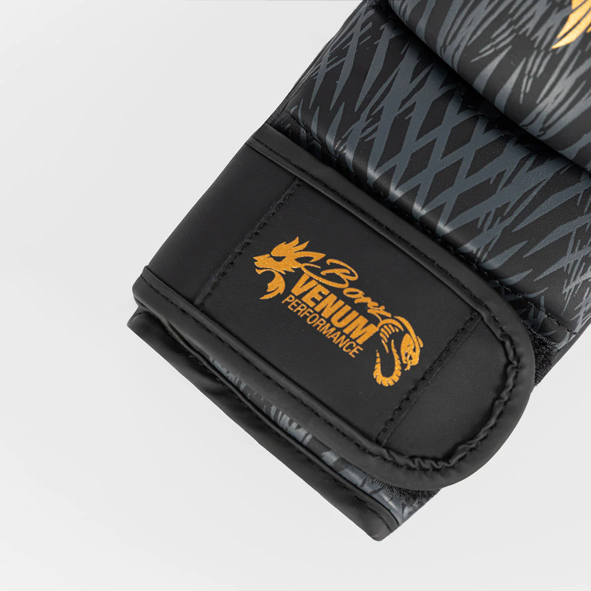 Guantes MMA Venum x Chimaev Wild Borz Negro  - Image 4