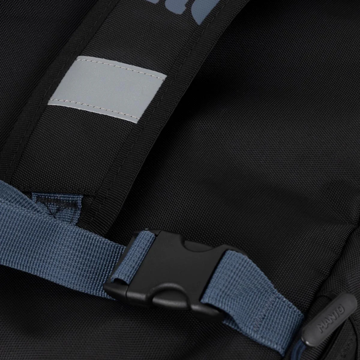 Mochila Manto SOCIETY Convertible M Negro-azul  - Image 8