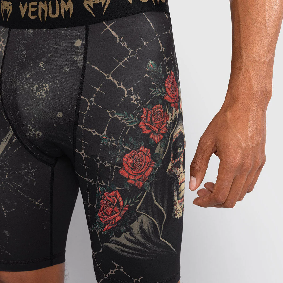 Pantalones cortos a compresión Venum Santa Muerte 5.0  - Image 6