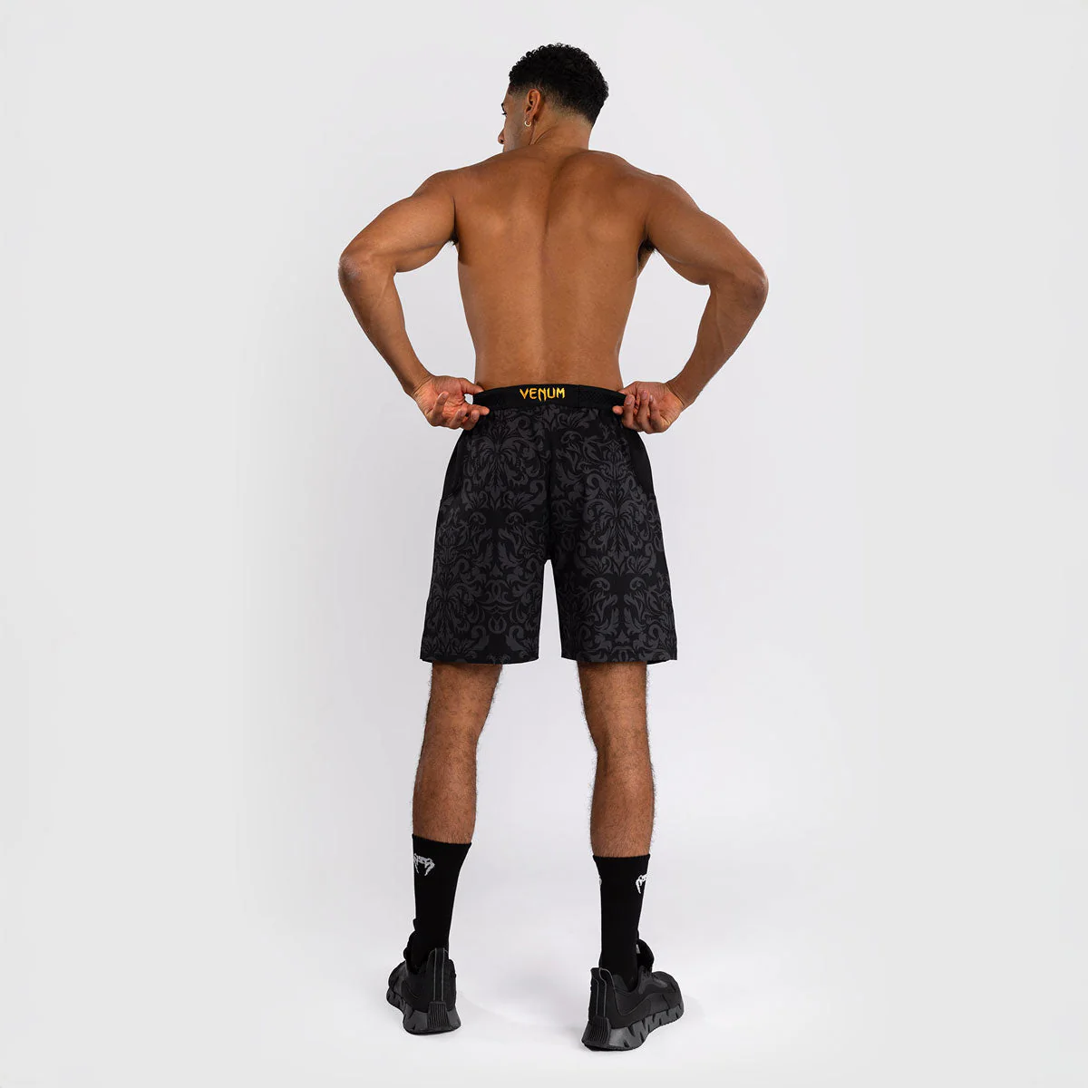 Pantalones cortos de entrenamiento Venum x Ilia Topuria Unmatched  - Image 4