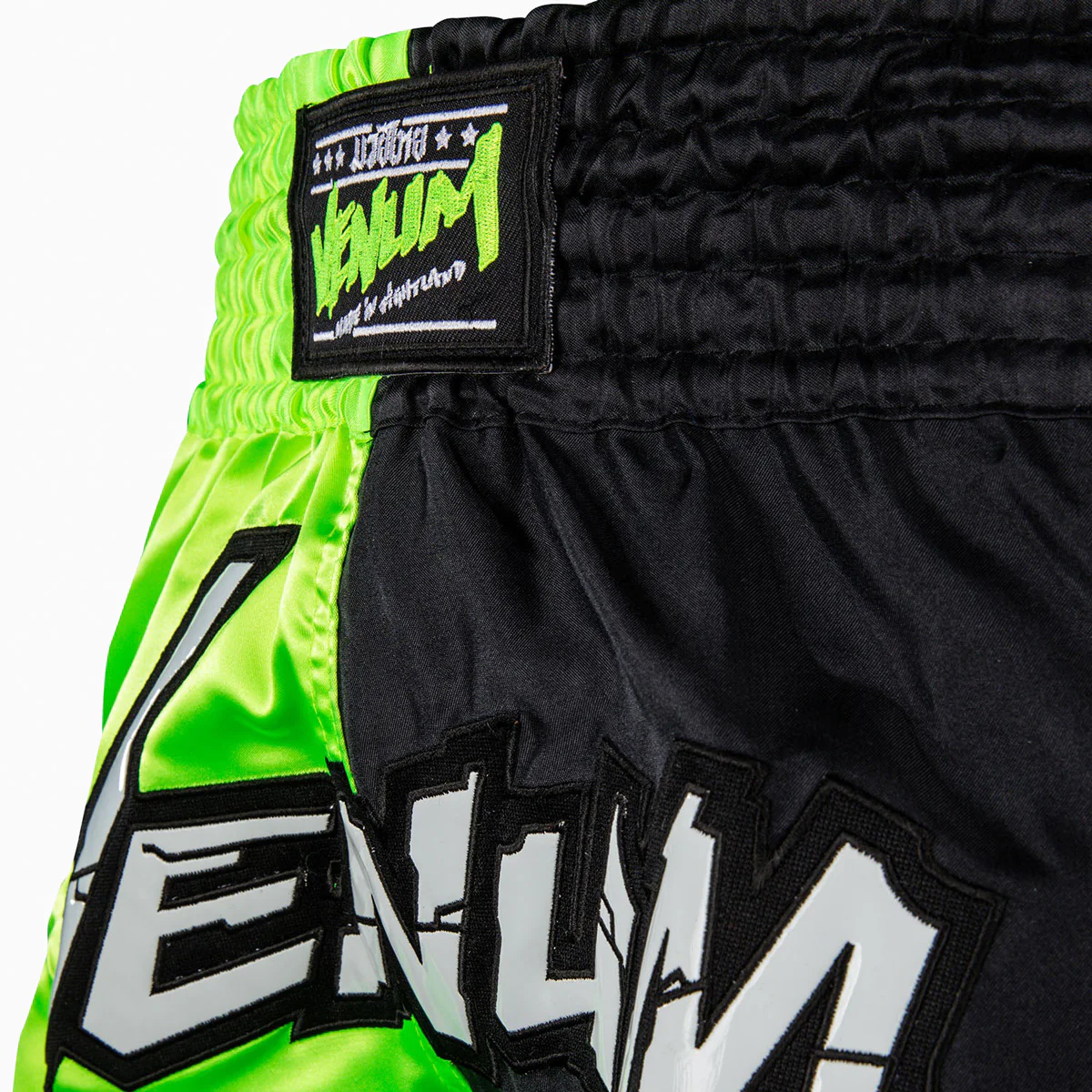Pantalones cortos kick-tailandés Venum Inferno 2.0 Verde-negro  - Image 4
