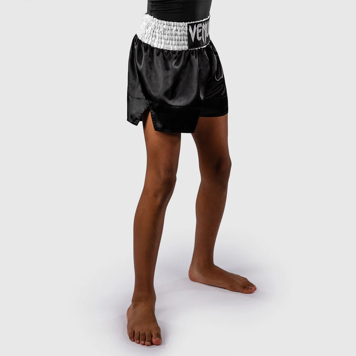 Pantalones cortos Niño kick-thai Venum Classic Negro-blanco  - Image 2