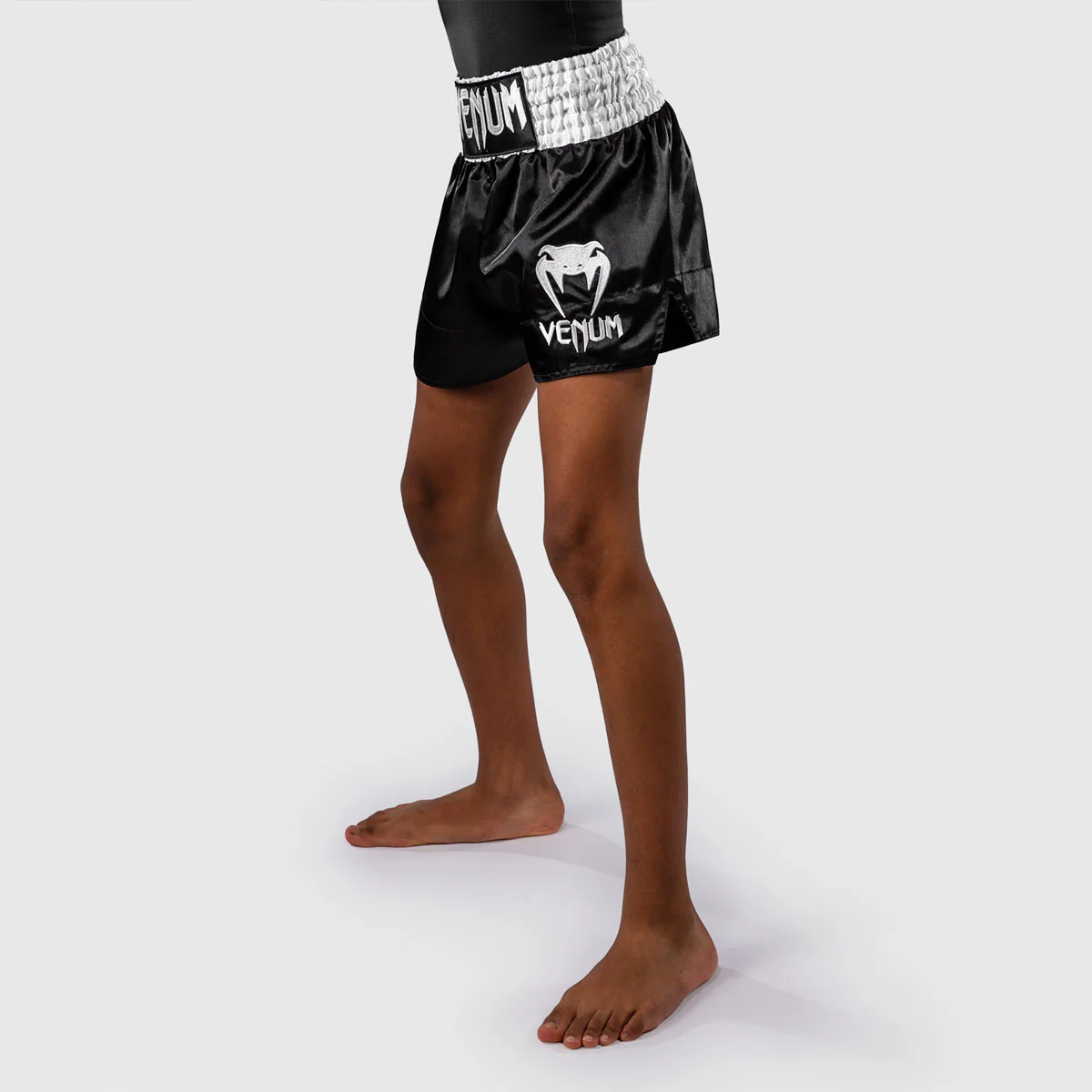 Pantalones cortos Niño kick-thai Venum Classic Negro-blanco  - Image 3