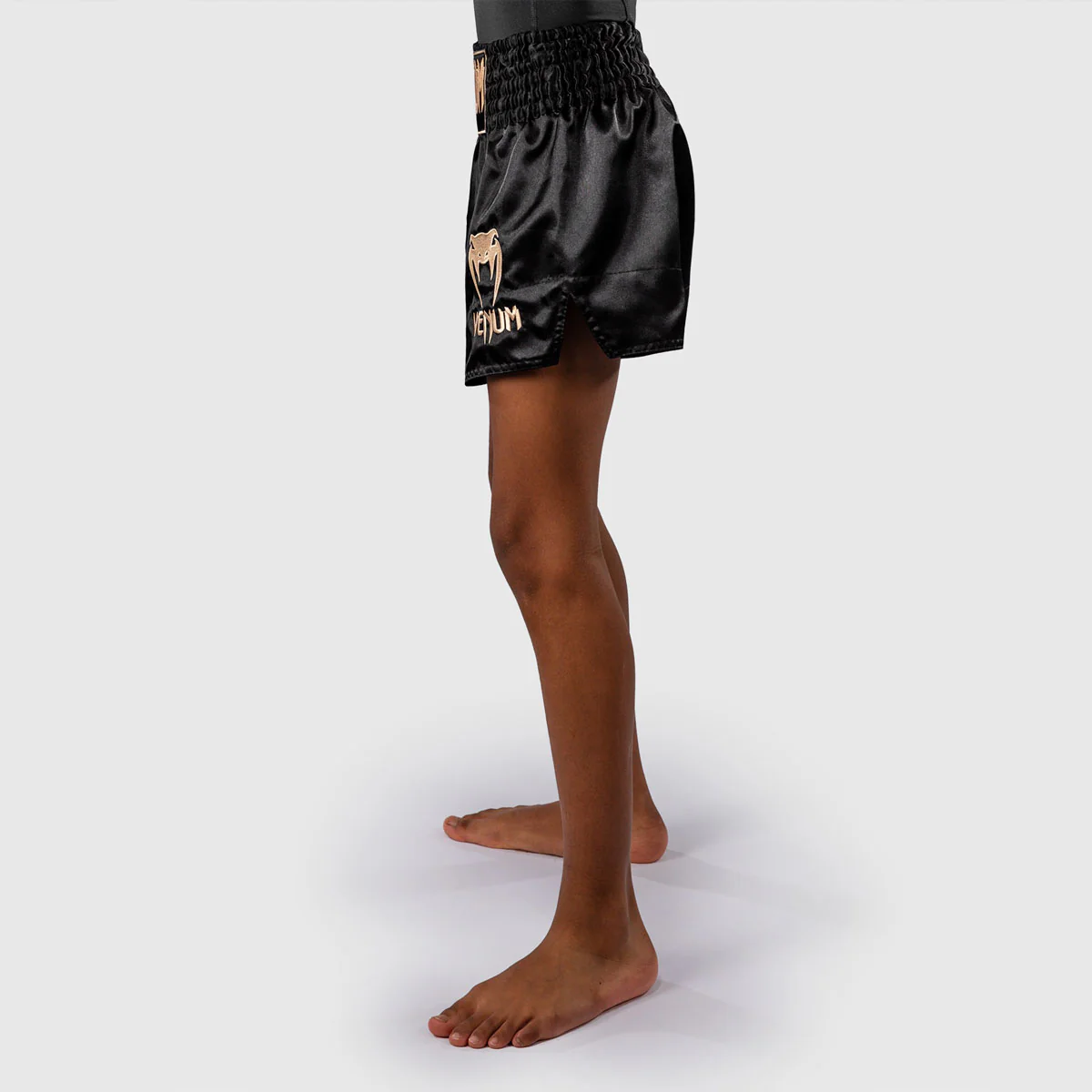 Pantalones cortos Niño kick-thai Venum Classic Negro-oro - Image 2