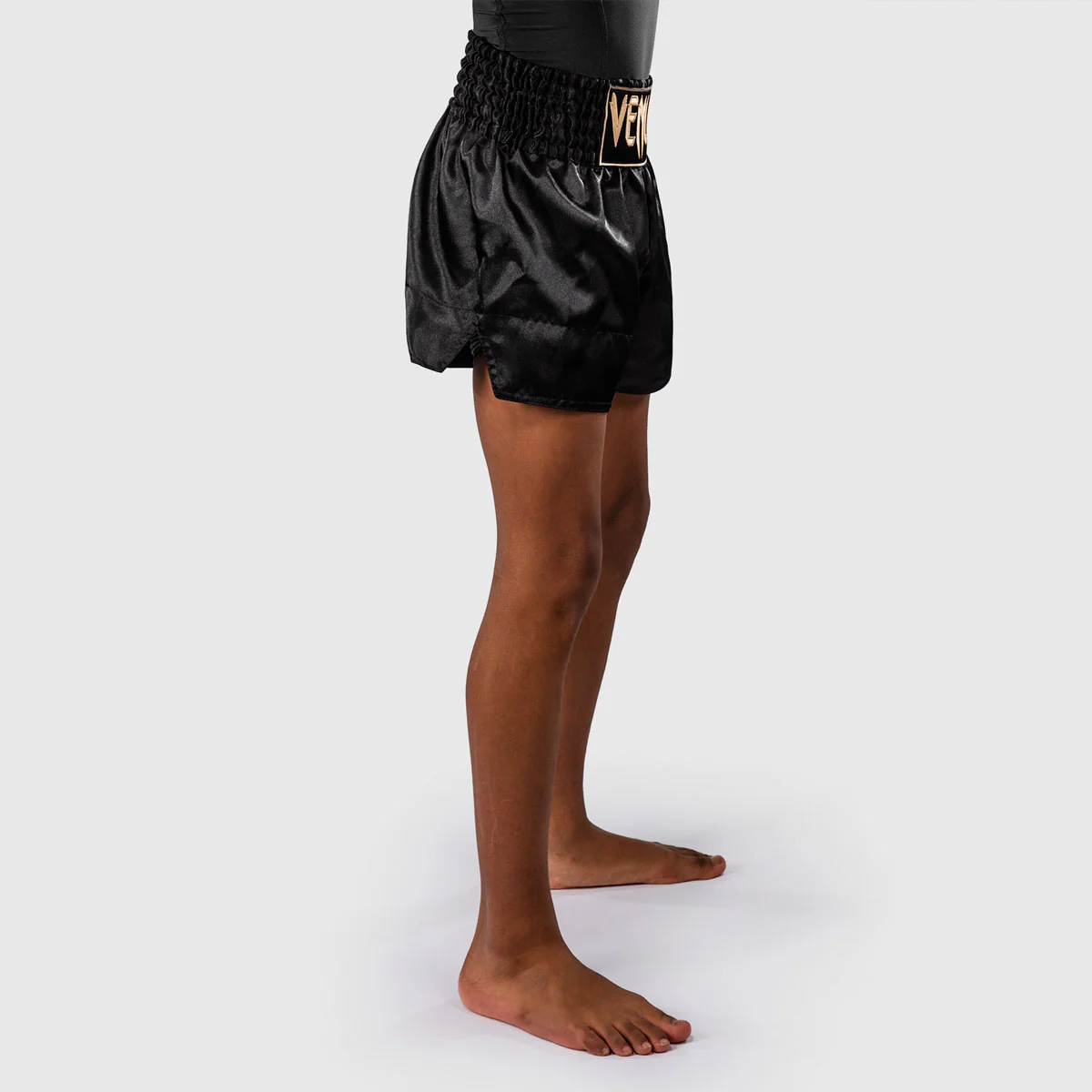 Pantalones cortos Niño kick-thai Venum Classic Negro-oro - Image 4