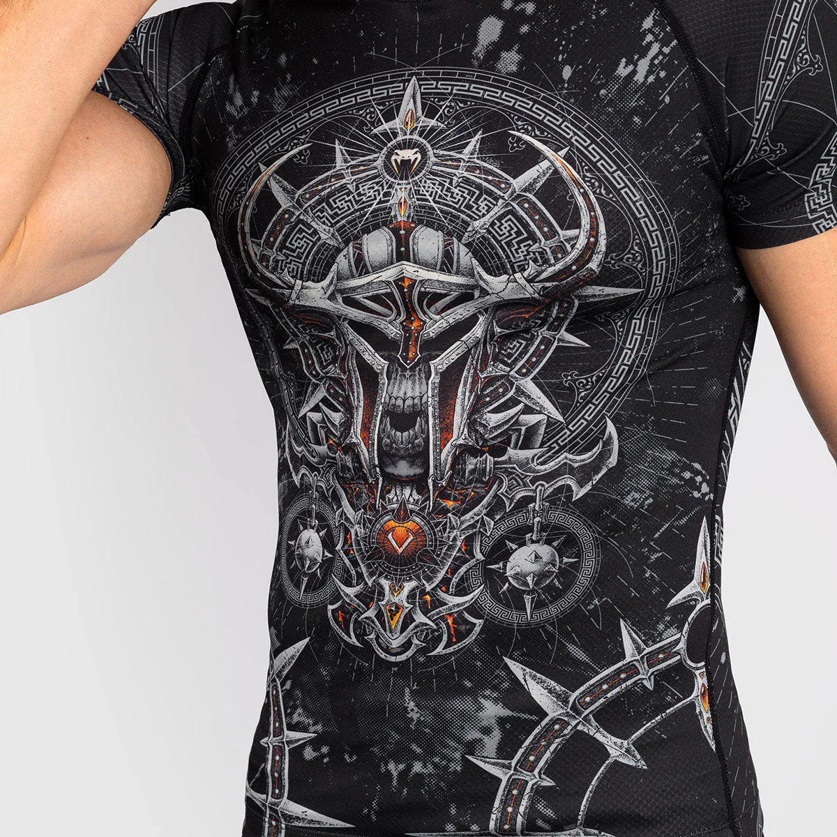 Rashguard Venum Gladiator 5.0 mangas cortas Negro-Plata  - Image 4