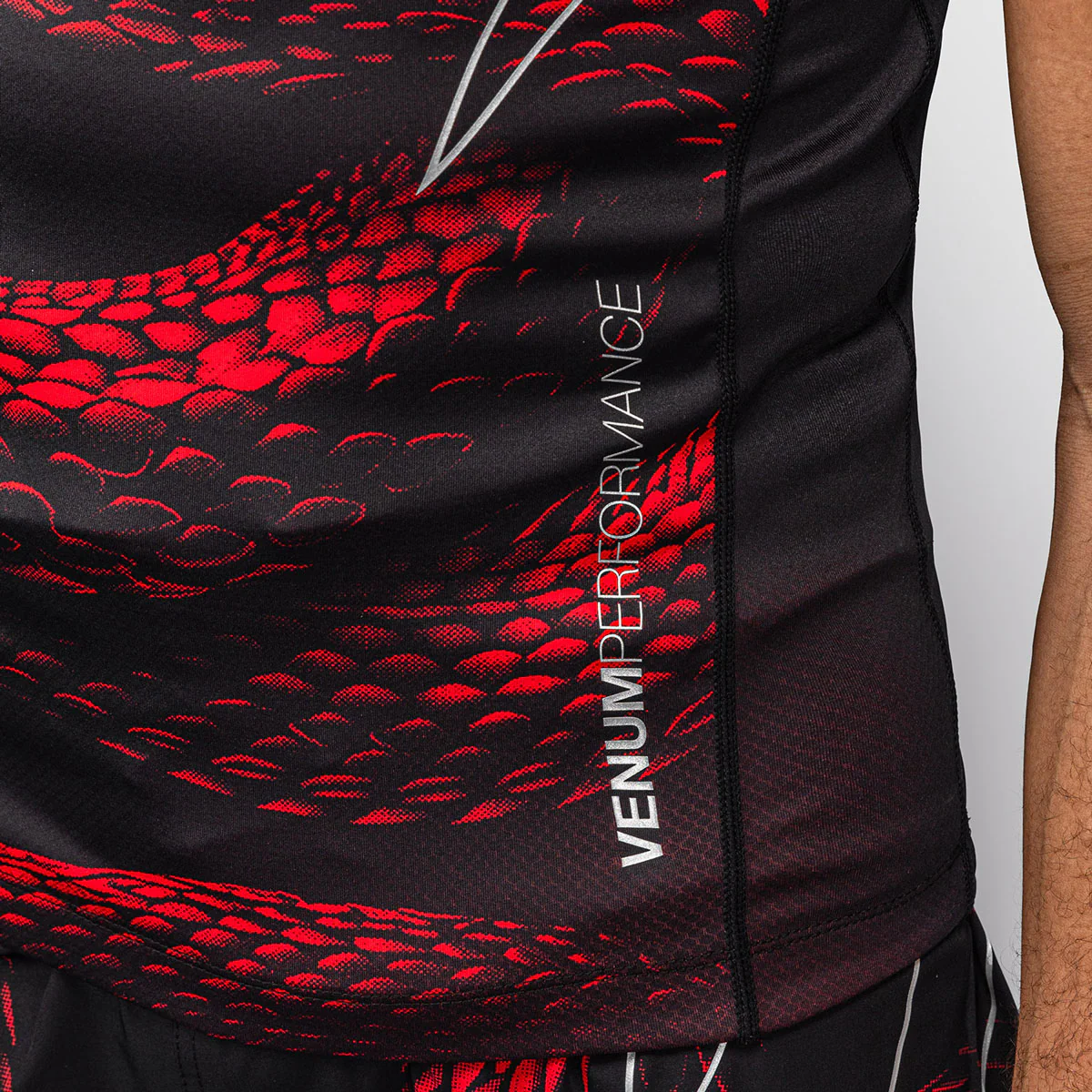 Rashguard Venum Matupa mangas cortas Negro-rojo  - Image 6