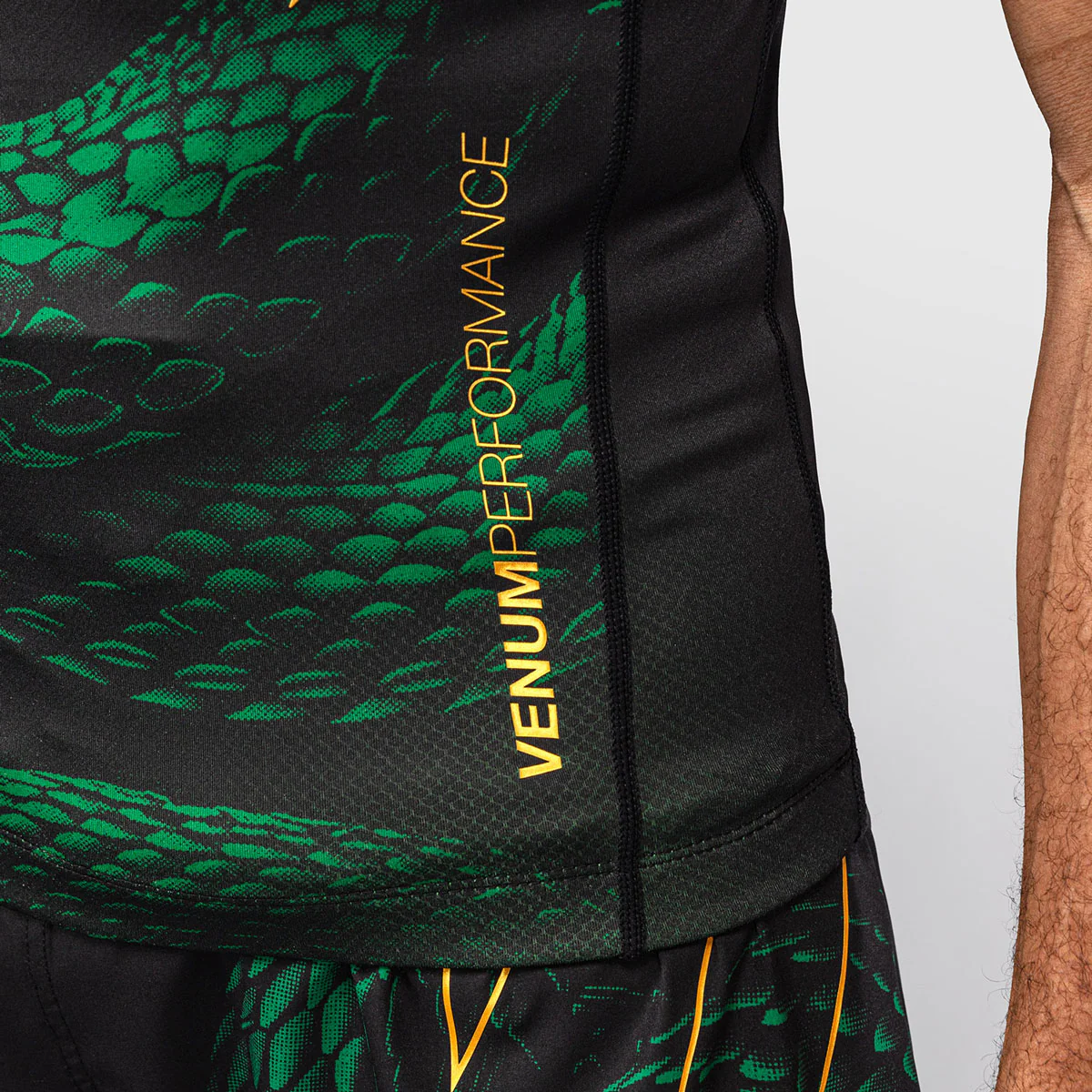 Rashguard Venum Matupa mangas cortas Negro-verde - Image 6