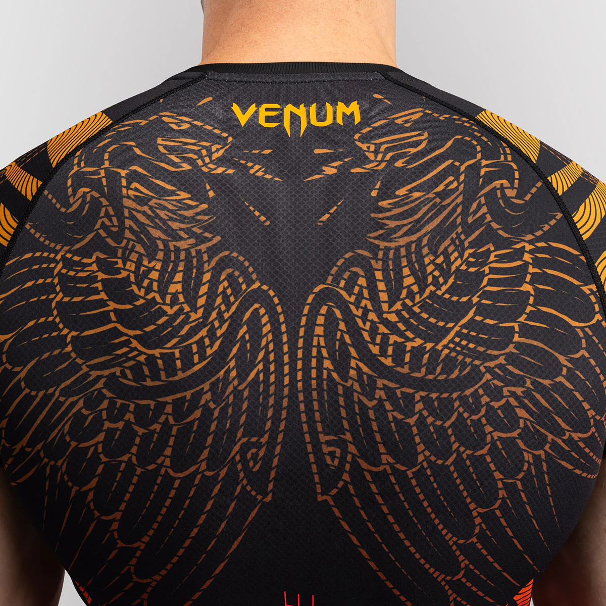 Rashguard Venum Quetzal Fury mangas cortas Negro-rojo - Image 5