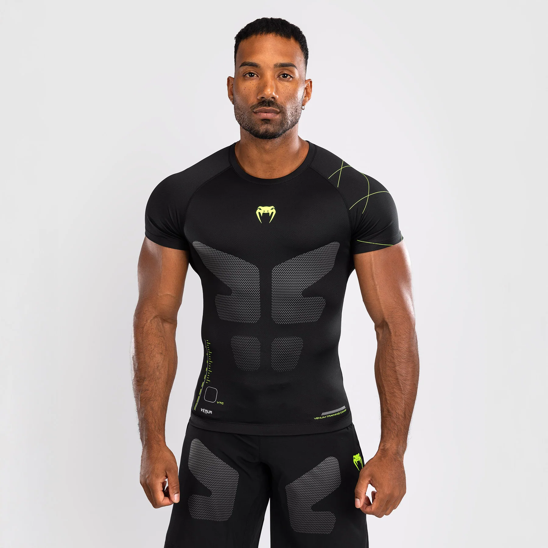 Rashguard Venum Training Camp 4.0 mangas cortas 