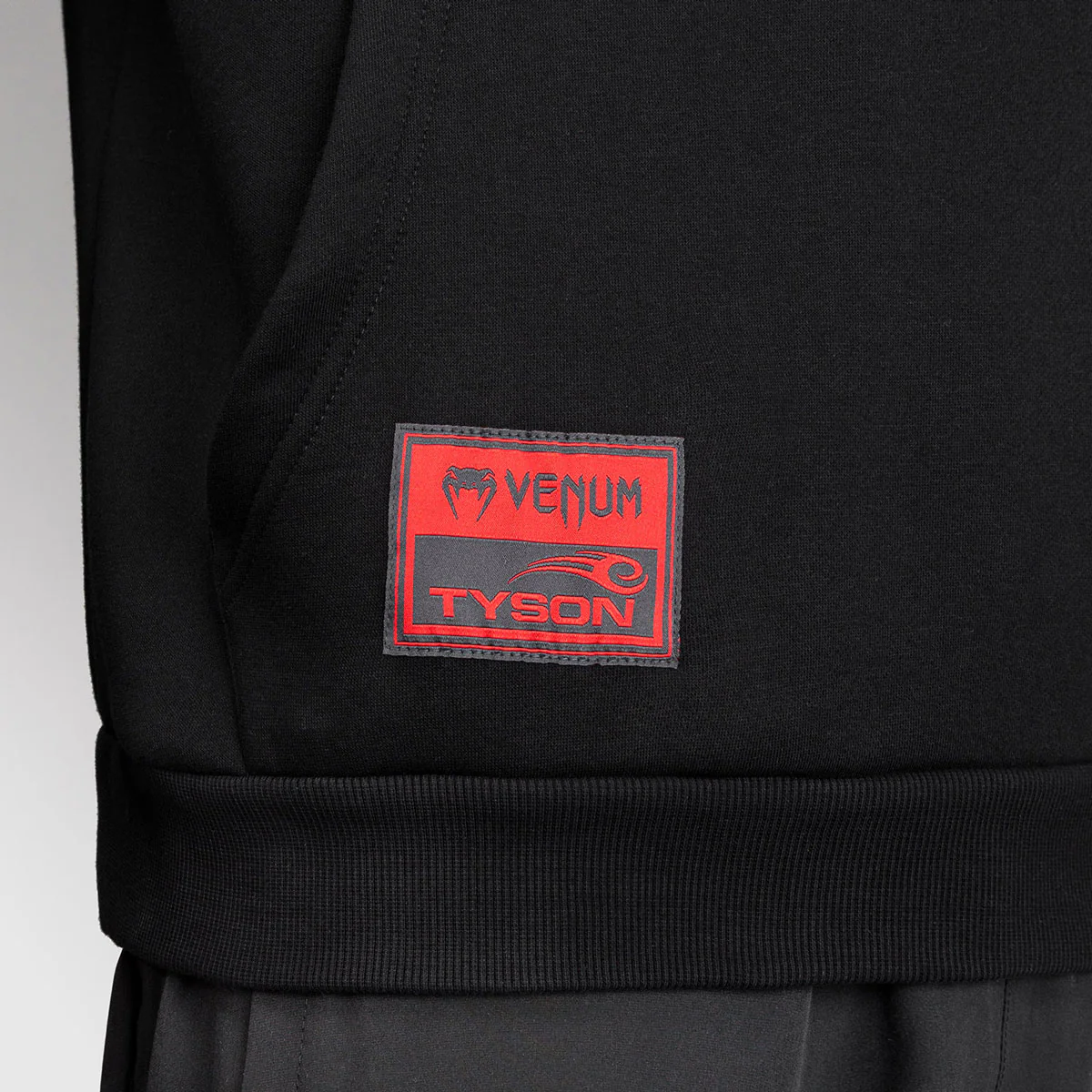 Sudadera Venum x Mike Tyson Tiger con capucha Negro  - Image 8