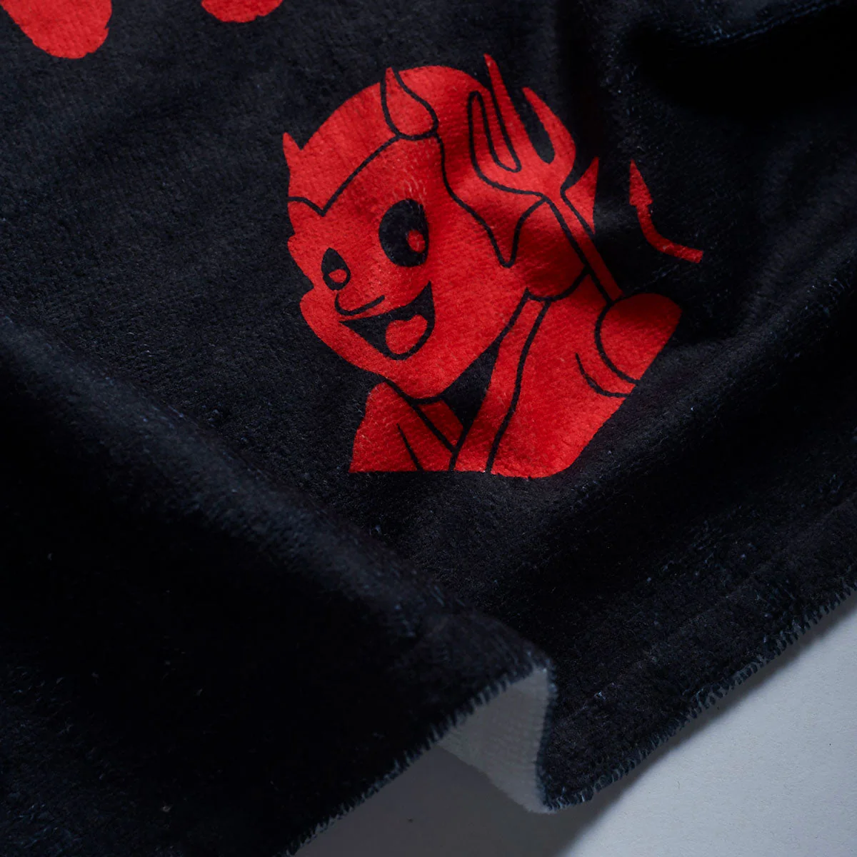 Toalla Manto Hell Rojo - Image 2